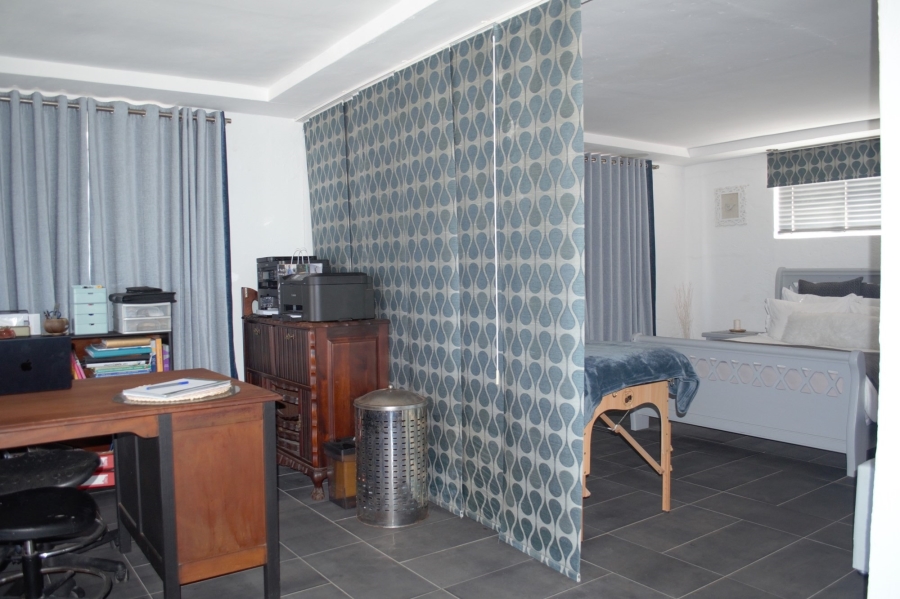 6 Bedroom Property for Sale in Perlemoenbaai Western Cape